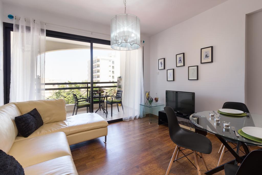 Mama Seaside Apartment Larnaca Esterno foto