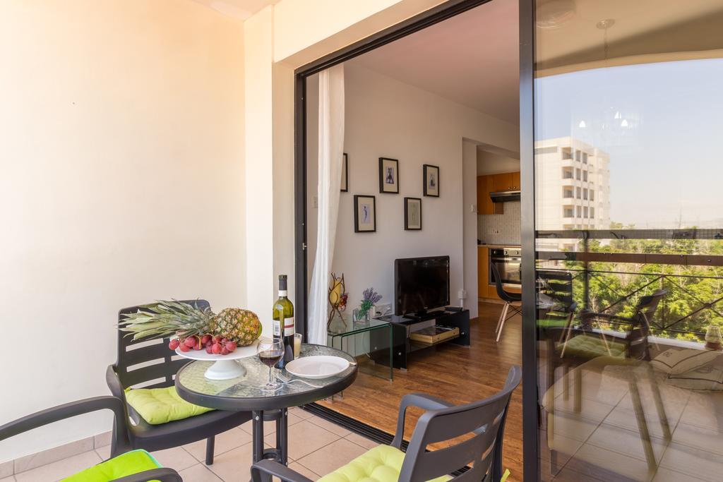 Mama Seaside Apartment Larnaca Esterno foto