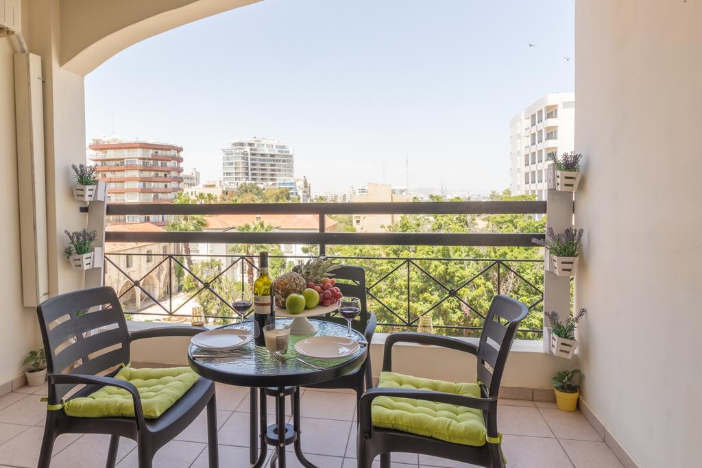 Mama Seaside Apartment Larnaca Esterno foto