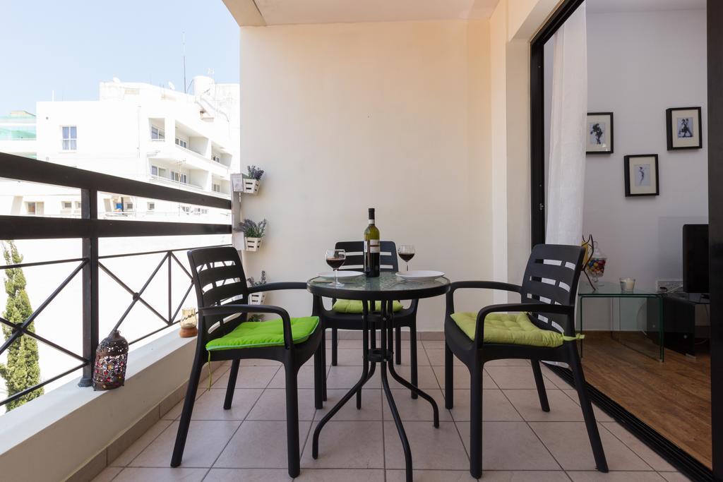 Mama Seaside Apartment Larnaca Esterno foto