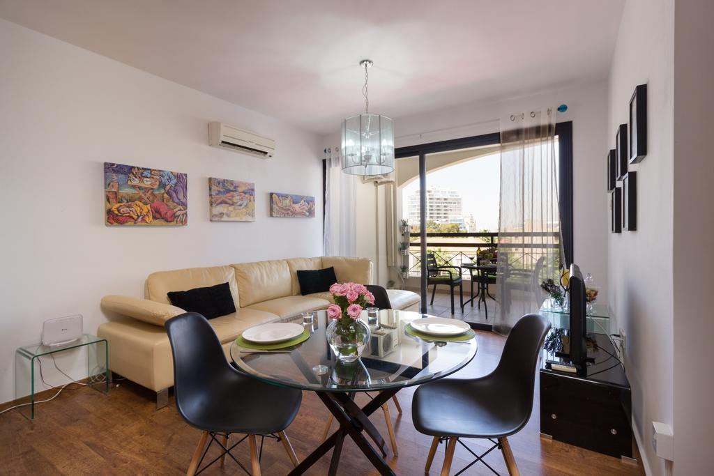 Mama Seaside Apartment Larnaca Esterno foto